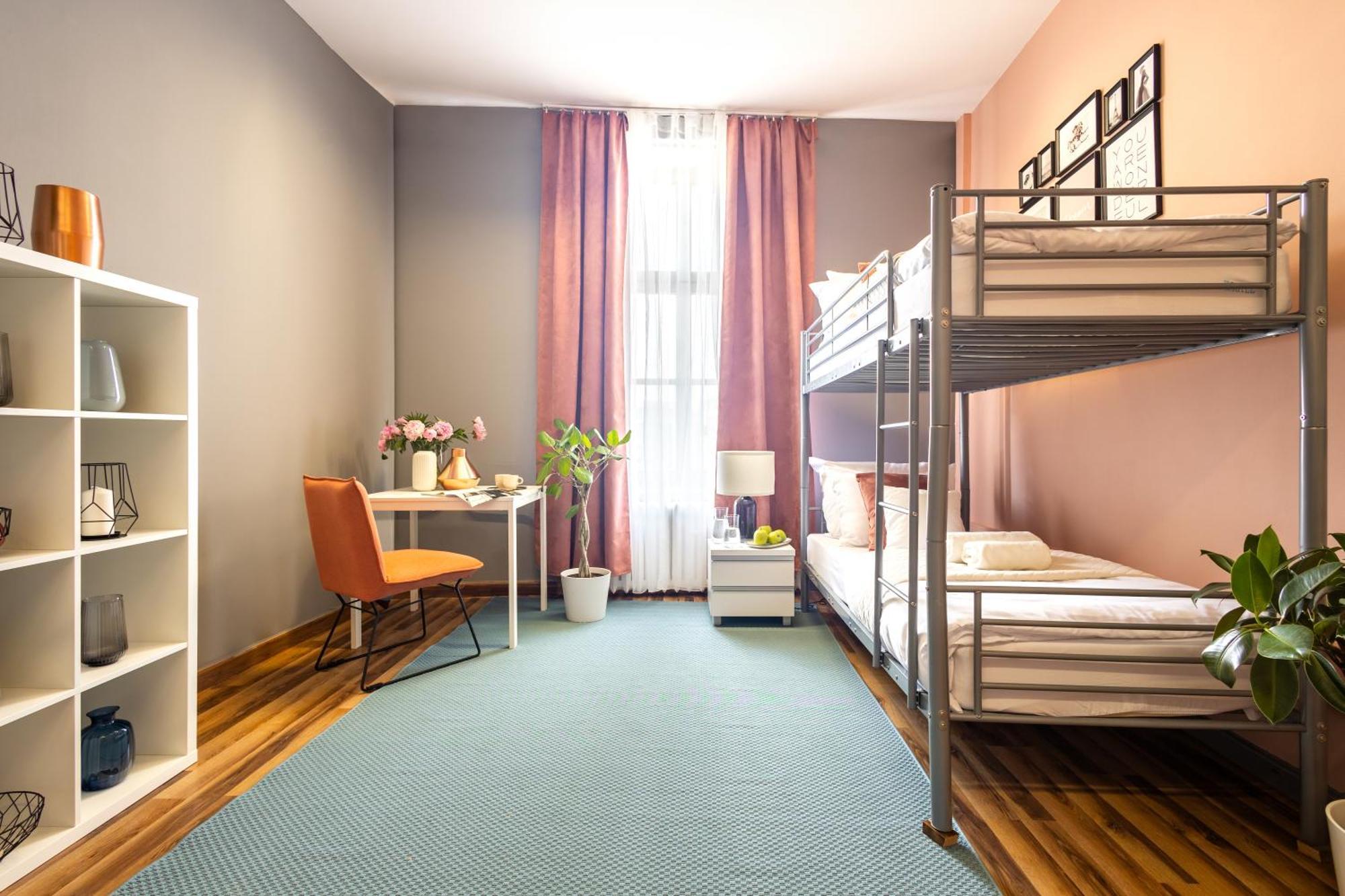 Krasnal Market Square Hostel *